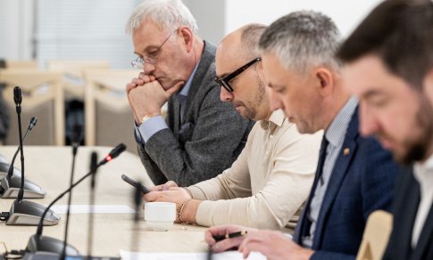 Seimo etikos sargai apsisprendė: VSD pranešėjo komisija viršijo įgaliojimus, neteisėtai atskleidė pranešėjo tapatybę