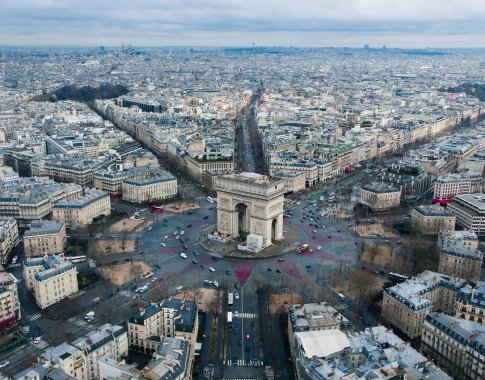 Paryžiuje pažabotas eismas: įsigaliojo gerokai sumažintas greičio limitas