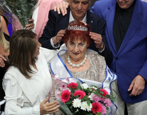 86 metų senjorė karūnuota Izraelio grožio konkurse „Mis išgyvenusioji Holokaustą“