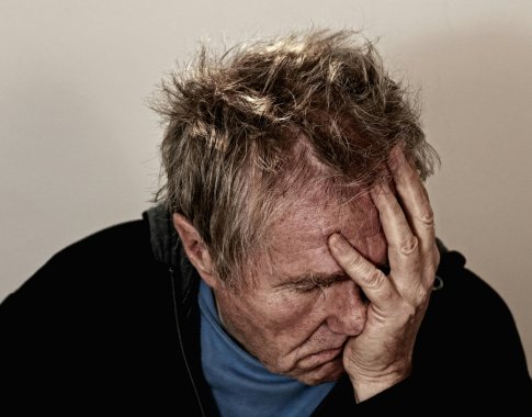 Gydytoja psichiatrė papasakojo, kodėl vyresniame amžiuje vienatvė išgyvenama itin skaudžiai