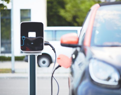Kokį pasirinkti – naudotą ar naują elektromobilį? Aptarė privalumus ir minusus Kokį pasirinkti – naudotą ar naują elektromobilį? Aptarė privalumus ir minusus