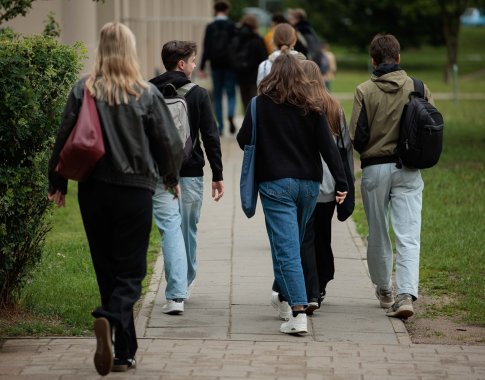 Matematikos egzamino kartelę sumažinti prašantys moksleiviai ruošiasi protestui Matematikos egzamino kartelę sumažinti prašantys moksleiviai ruošiasi protestui