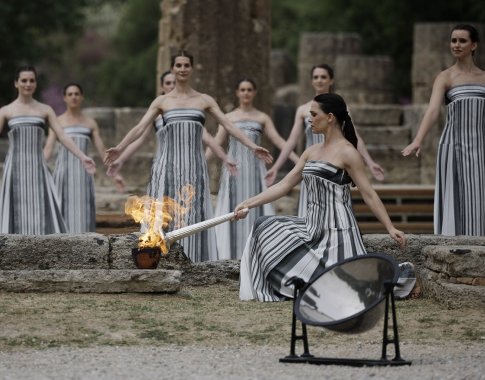 Pamatykite: Graikijoje įžiebta Paryžiaus vasaros olimpinių žaidynių ugnis