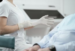 Siūloma skubiai koreguoti „baudas“ gydytojams numatančias įstatymo pataisas
