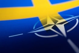 Užsitęsus deryboms dėl narystės NATO, Švedija planuoja glaudesnius gynybos  ...