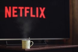 Pernai milijoną vartotojų praradusi „Netflix“ stojasi ant kojų: net tik aug ...