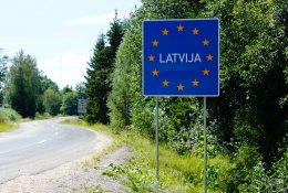 Latvija atšaukia pasieniečius iš atostogų dėl padėties pasienyje su Baltaru ...