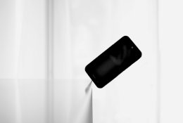 Trečdalis vartotojų telefoną „kankina“ iki paskutinio: kada iš tiesų verta ...