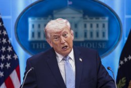 Trumpas: Irano žmonės prašo tęsti bombardavimą