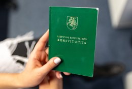 Konstitucijoje siūloma supaprastinti Seimo nario neliečiamybės atėmimo proc ...
