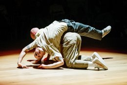Šiauliuose – urbanistinio šokio teatro „Low Air“ spektaklis „Vienudu“