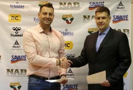„Savaitės” žurnalas remia rankinį!