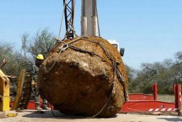 Iškastas milžiniškas meteoritas