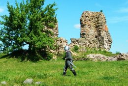 Vasaros maršrutai: yrantys Krėvos mūrai