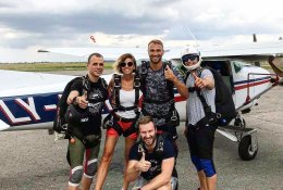 S.Albavičiūtės-Banditos svajonių pramogos: nuo plaukiojimo su rykliais iki pitonų masažo