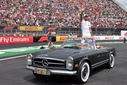 Vejasi legendinį M.Schumacherį: britas L.Hamiltonas penktą kartą tapo pasaulio čempionu