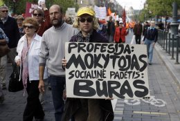 Nepatenkinti pedagogai planuoja streiką: pirmadienį dalyje mokyklų nevyks pamokos