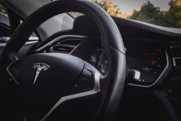 „Tesla“ sulaukė svarbių naujienų: uždegta žalia šviesa naujajam modeliui Europoje