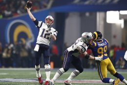 „Patriots“ triumfavo NFL čempionate, T.Brady perrašė amerikietiško futbolo istoriją
