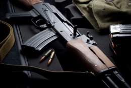 Ukrainos policija rusiškus ginklus keis į vokiškus: „Kalašnikovai“ buvo sukurti kariuomenei ir žudymui“