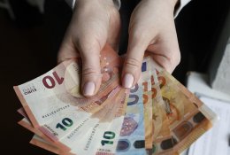 Vidutinis atlyginimas „į rankas“ pirmą metų ketvirtį siekė 802 eurus