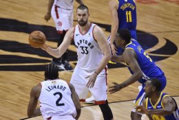 Netikėtumas NBA: finalas prasidėjo „Raptors“ pergale prieš galinguosius „Warriors“