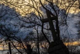 Seimas svarstys siūlymą įteisinti naują šventinę dieną – Vėlines