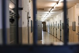 Profsąjungos nuogąstauja, kad gali pritrūkti darbuotojų pataisos įstaigose