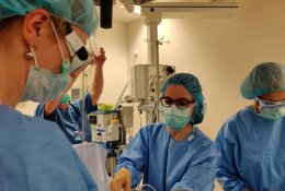 Lietuvoje atlikta unikali operacija: Santaros klinikų medikai dar negimusių dvynių kraujotaką atskyrė lazeriu