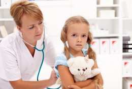 Šiandienos aktualijos: šlubuojanti vartotojų teisių apsauga, nereikalingi pediatrai ir automobilių priežiūra vasarą