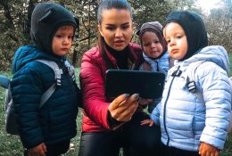 Žinomos mamos primena: nuo ligų vaikus gali apsaugoti vos vienas judesys