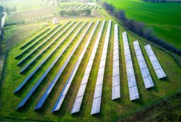 Mitas ar tiesa, kad saulės energijai reikia elektrinės ant stogo?