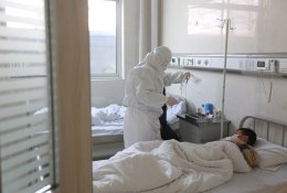 Nuo koronaviruso mirusių ir juo užsikrėtusių žmonių skaičius Kinijoje staigiai šovė į viršų