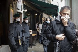 Vokietijoje dėl koronaviruso jau trūksta medicininių kaukių, Kinijoje išaugo aukų skaičius