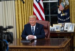 D. Trumpas 30-iai dienų stabdo keliones į JAV iš Europos