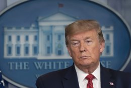 Dar vienas mirčių dėl koronaviruso rekordas JAV, amerikiečiai žeria kritiką D. Trumpui
