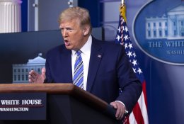 D. Trumpas: pandemija sukėlė beprecedentę ginklų paklausą