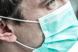 Profesorius S. Čaplinskas paaiškino, kaip medicininės kaukės apsaugo nuo koronaviruso