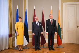 Trijų Baltijos šalių prezidentai: griežtai atmetame pastangas vėl dalinti Europą į įtakos sferas
