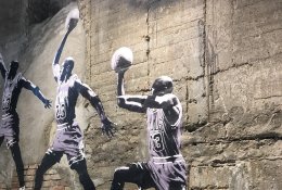 Krepšinio legendos M. Jordano sportinių batelių pora aukcione parduota už įspūdingą sumą