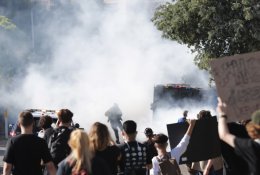 JAV: pareikšti kaltinimai trims kitiems G. Floydo suėmime dalyvavusiems policininkams