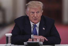D. Trumpas pasveikino Lenkijos prezidentą A. Dudą su perrinkimu