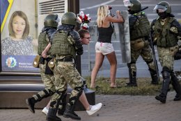 Baltarusijoje trečią naktį iš eilės tęsėsi protestai: milicija naudojo dar daugiau jėgos