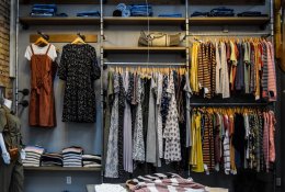 Naujausios drabužinės tendencijos: vitrina madingiausiems sezono drabužiams
