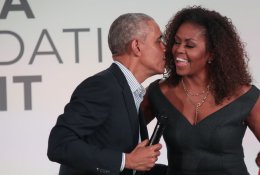 Apklausa: pasaulyje labiausiai žavimasi B. Obama ir M. Obama