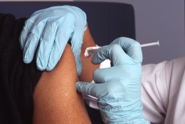 Abejonių keliančia rusiška vakcina nuo koronaviruso paskiepyti jau keli tūkstančiai savanorių