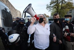 Smarkiai krenta Lenkijos valdančiosios partijos PiS populiarumas