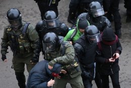 Baltarusijoje per protestus sulaikyta per 1 000 žmonių