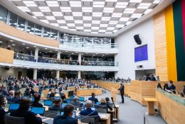Seimas ketina daryti vienos savaitės pertrauką