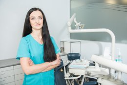 Specialistė paaiškino, kodėl negalima delsti praradus dantį